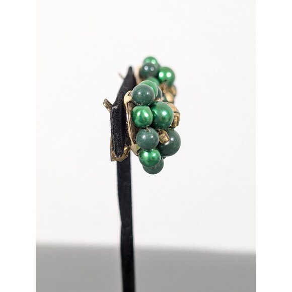 Vintage Japan Green Gold Tone Faux Pearl Cluster Bead Clip On Earrings MCM - Picture 2 of 9